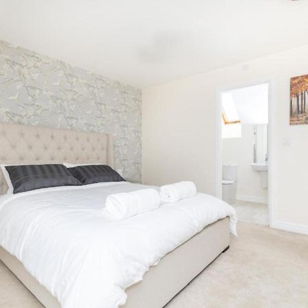 4 Bed 3 Bath - Kirkstall House By Alt-Stay Accommodation - Ideal For Contractors & Remote Workers - Long Stays Welcome 韦克菲尔德 外观 照片