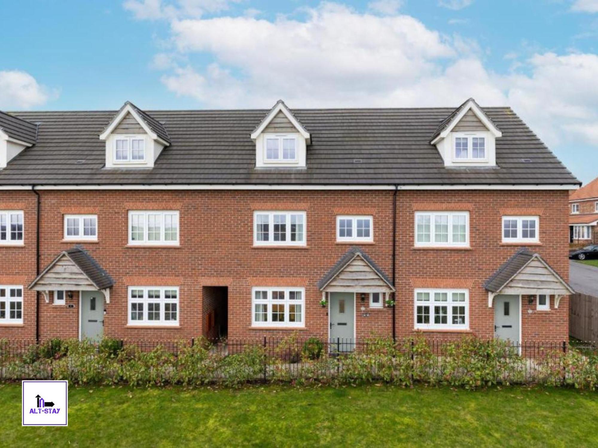 4 Bed 3 Bath - Kirkstall House By Alt-Stay Accommodation - Ideal For Contractors & Remote Workers - Long Stays Welcome 韦克菲尔德 外观 照片