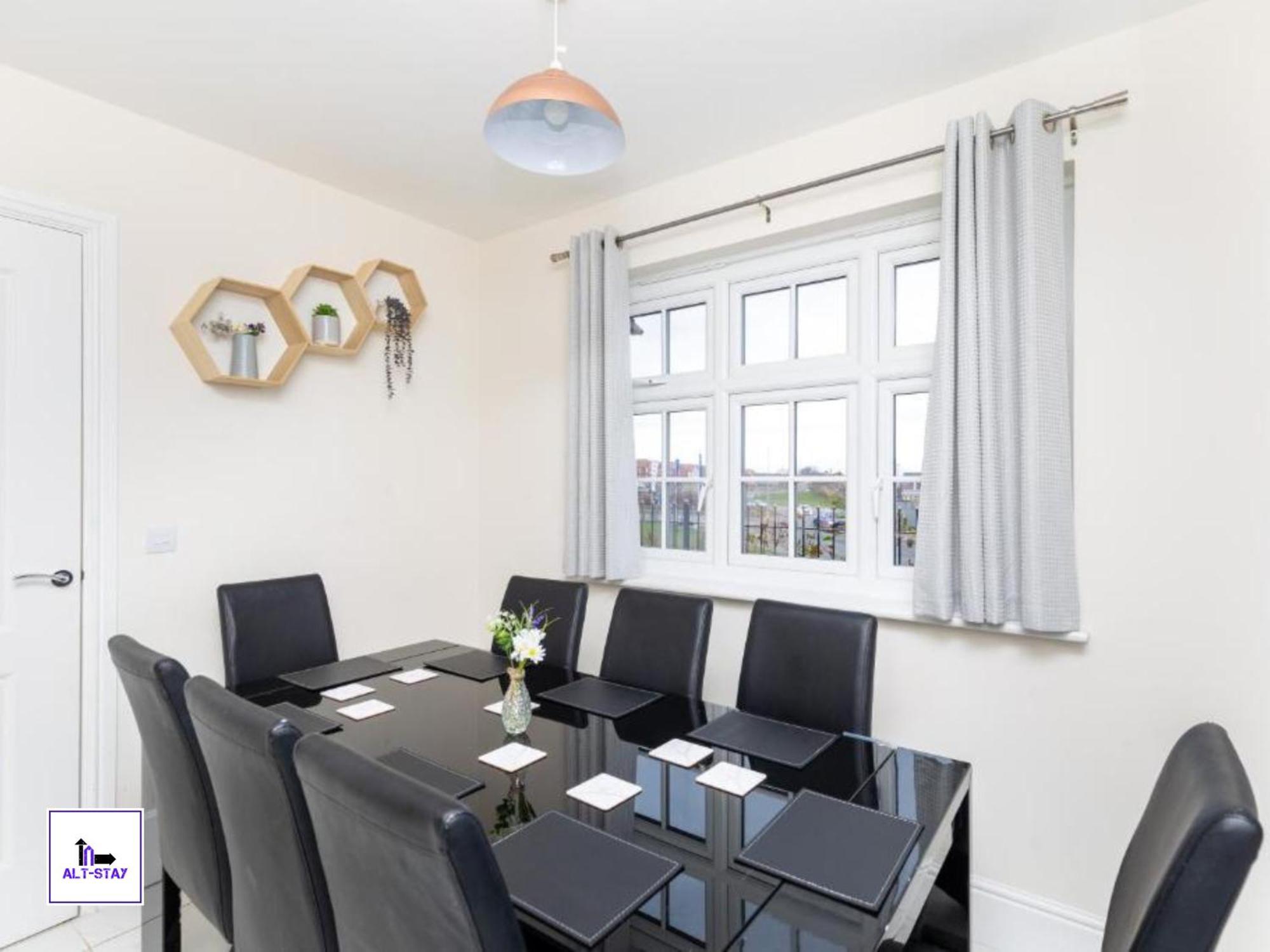 4 Bed 3 Bath - Kirkstall House By Alt-Stay Accommodation - Ideal For Contractors & Remote Workers - Long Stays Welcome 韦克菲尔德 外观 照片