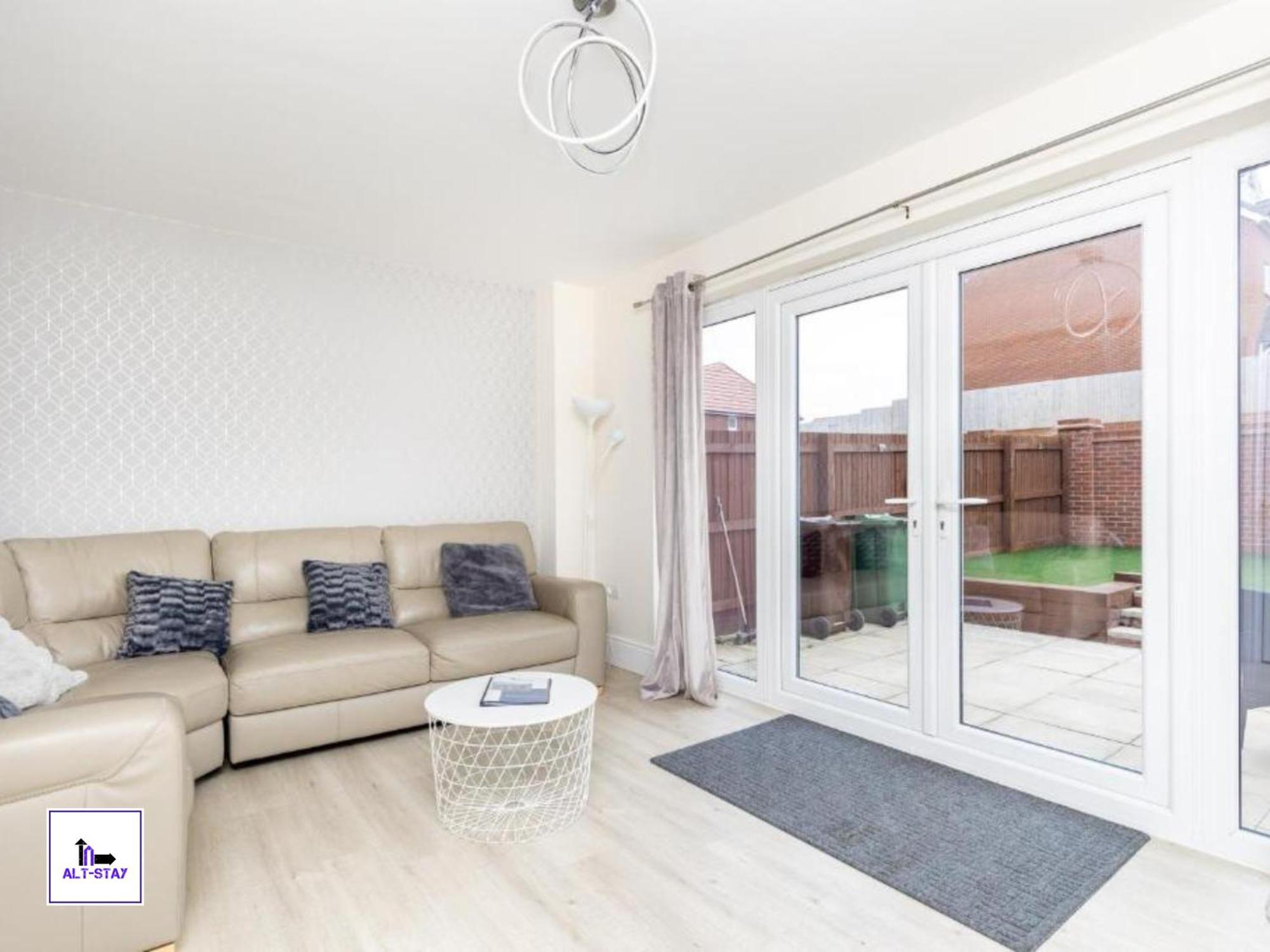 4 Bed 3 Bath - Kirkstall House By Alt-Stay Accommodation - Ideal For Contractors & Remote Workers - Long Stays Welcome 韦克菲尔德 外观 照片