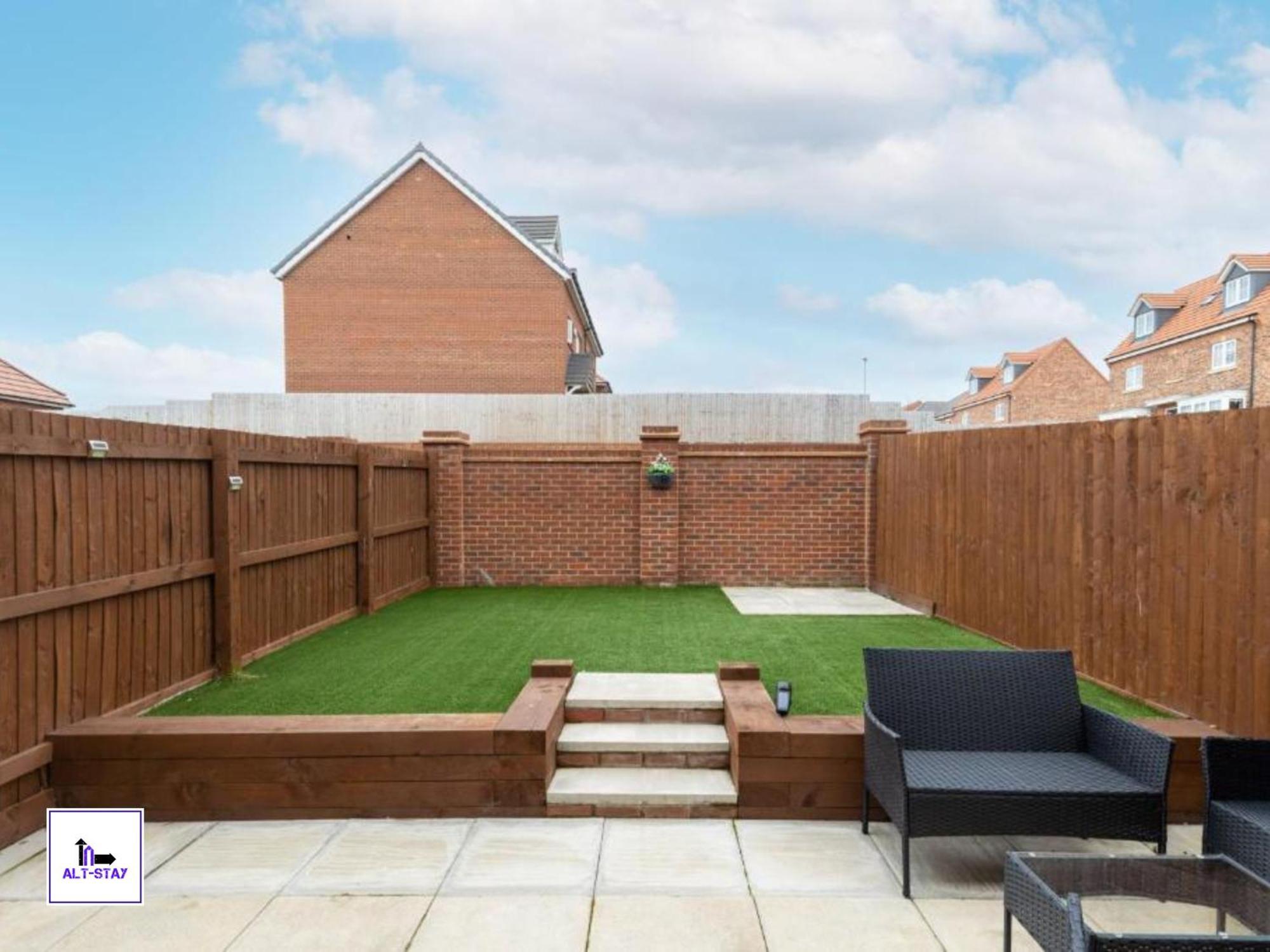 4 Bed 3 Bath - Kirkstall House By Alt-Stay Accommodation - Ideal For Contractors & Remote Workers - Long Stays Welcome 韦克菲尔德 外观 照片