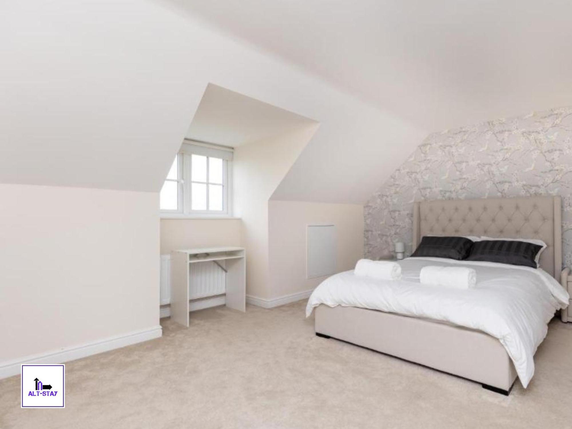 4 Bed 3 Bath - Kirkstall House By Alt-Stay Accommodation - Ideal For Contractors & Remote Workers - Long Stays Welcome 韦克菲尔德 外观 照片