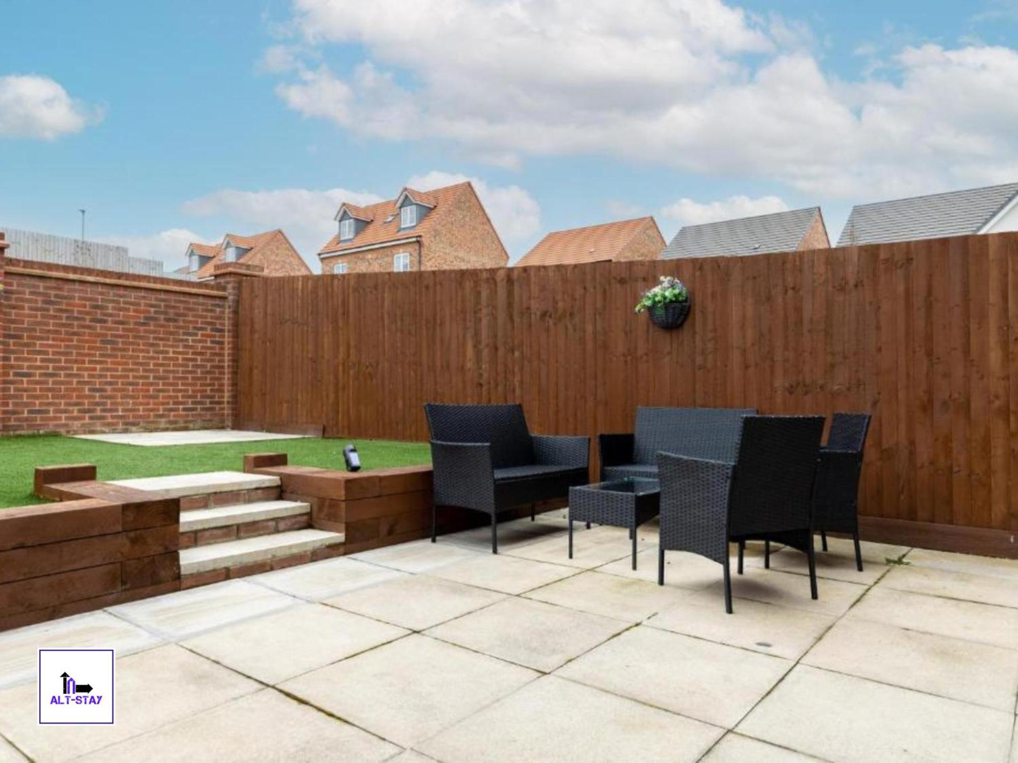 4 Bed 3 Bath - Kirkstall House By Alt-Stay Accommodation - Ideal For Contractors & Remote Workers - Long Stays Welcome 韦克菲尔德 外观 照片