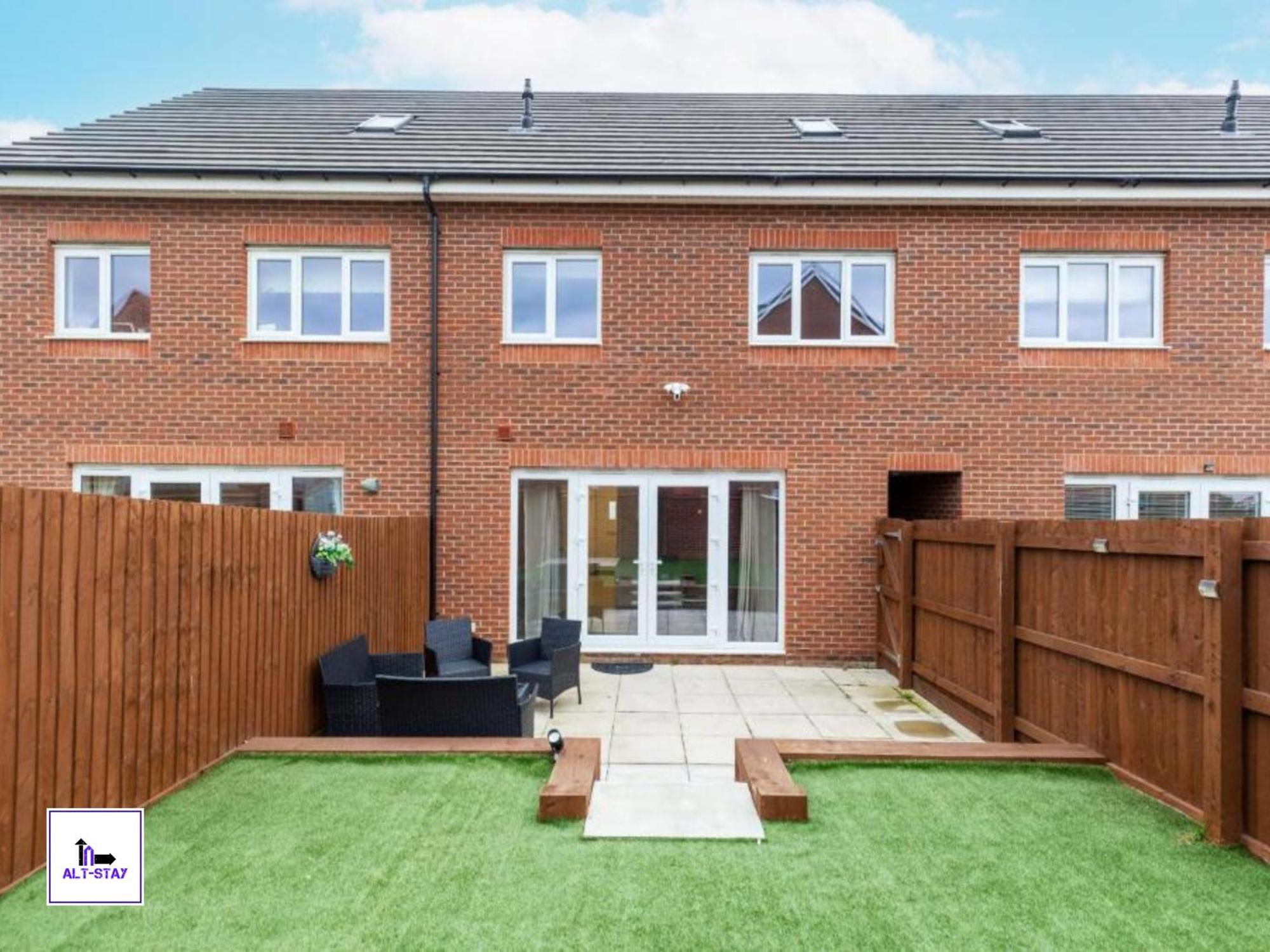 4 Bed 3 Bath - Kirkstall House By Alt-Stay Accommodation - Ideal For Contractors & Remote Workers - Long Stays Welcome 韦克菲尔德 外观 照片