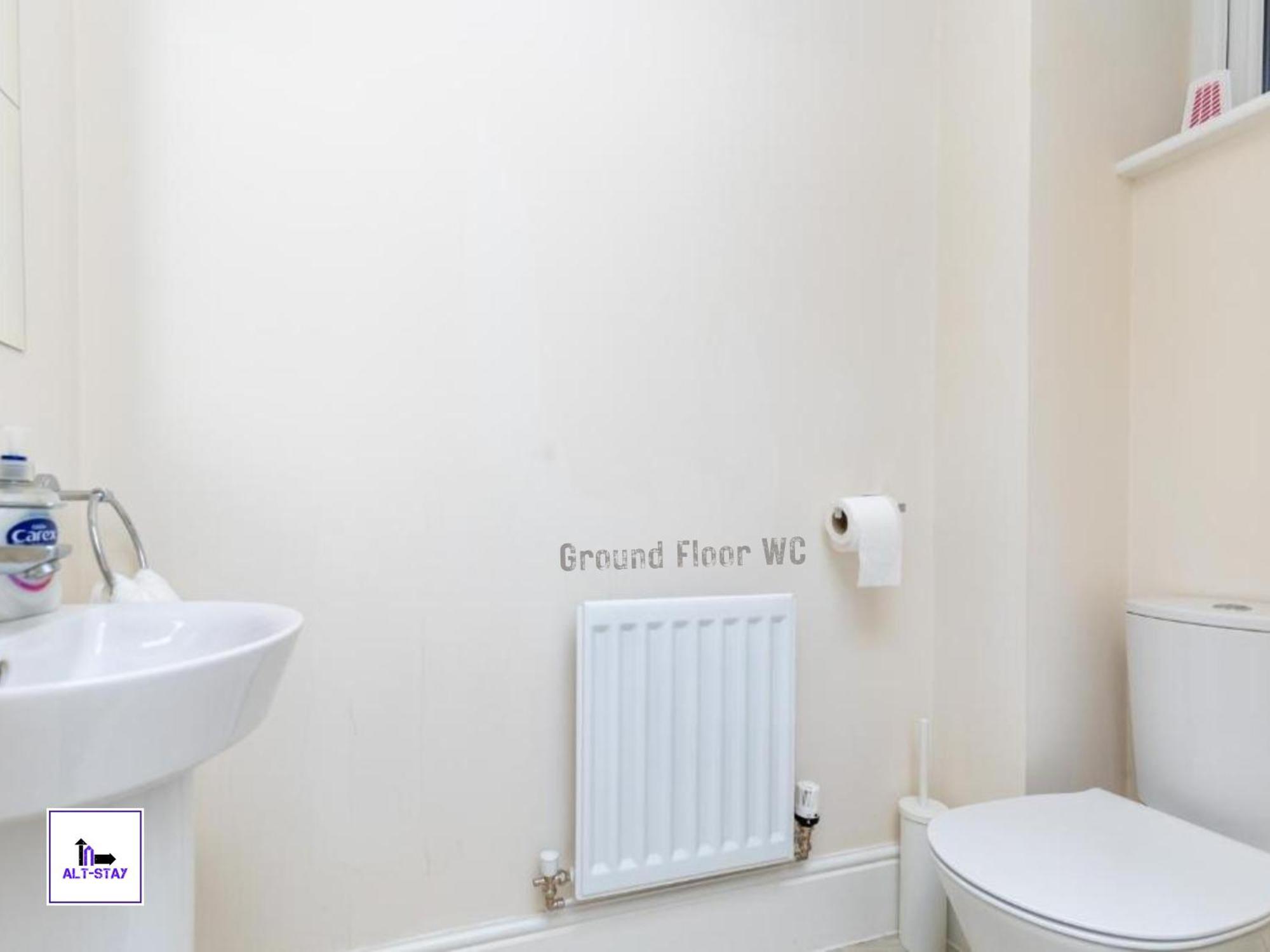 4 Bed 3 Bath - Kirkstall House By Alt-Stay Accommodation - Ideal For Contractors & Remote Workers - Long Stays Welcome 韦克菲尔德 外观 照片