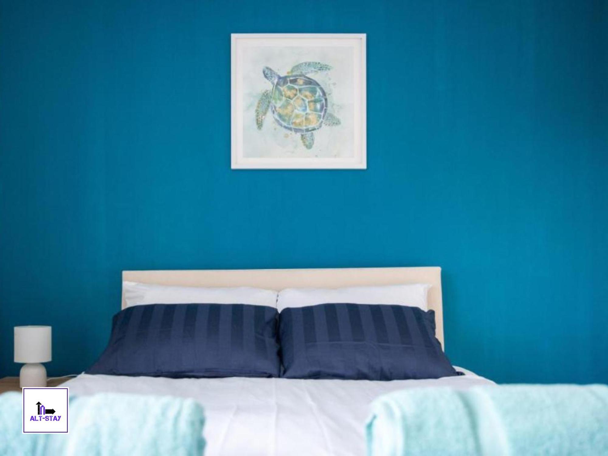 4 Bed 3 Bath - Kirkstall House By Alt-Stay Accommodation - Ideal For Contractors & Remote Workers - Long Stays Welcome 韦克菲尔德 外观 照片